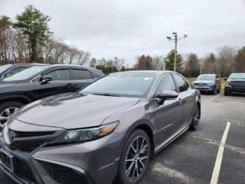 Used 2021 Toyota Camry SE w/ Cold Weather Package image 1
