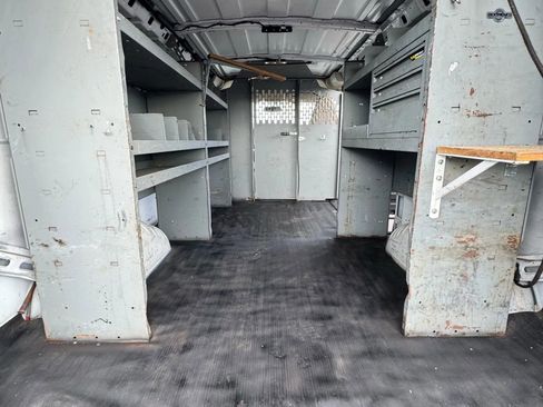 Used 2017 Chevrolet Express 2500 image 17