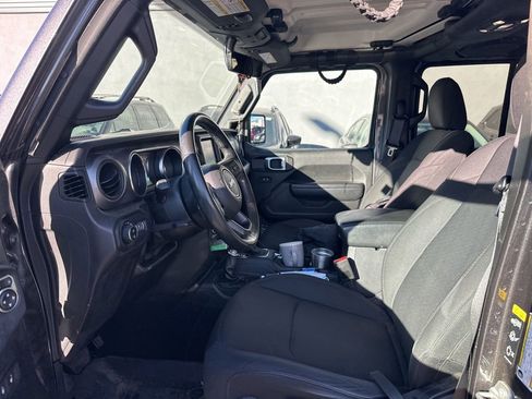 Used 2022 Jeep Gladiator Sport image 16