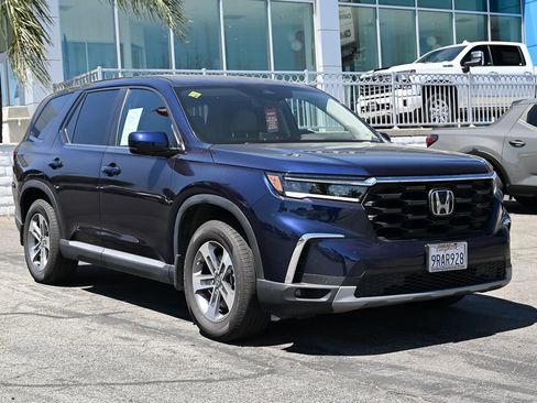 Used 2025 Honda Pilot EX-L image 2