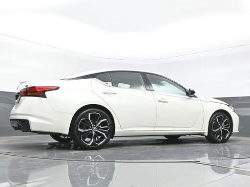 Used 2025 Nissan Altima 2.5 SR w/ SR Premium Package FWD image 25