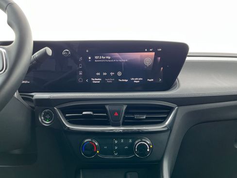 Used 2025 Buick Encore GX Preferred image 21