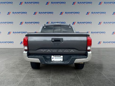 Used 2022 Toyota Tacoma SR5 RWD image 4