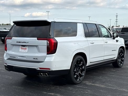 New 2026 GMC Yukon XL Denali w/ Denali Reserve Package AWD/4WD image 8