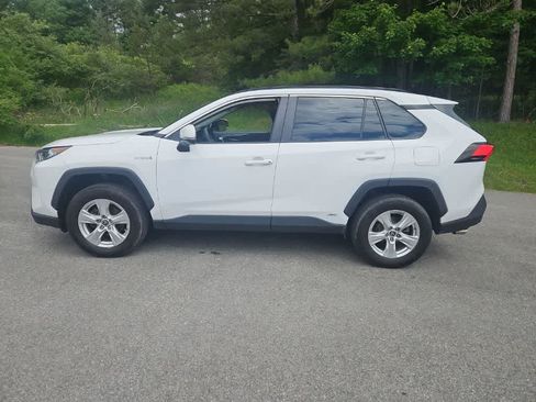 Used 2021 Toyota RAV4 XLE w/ Convenience Package AWD/4WD image 2