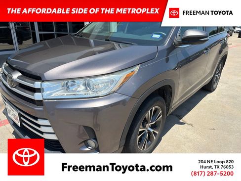 Used 2019 Toyota Highlander Plus FWD image 1