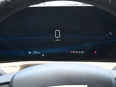 Used 2024 Cadillac XT4 Luxury w/ Cold Weather Package FWD image 12