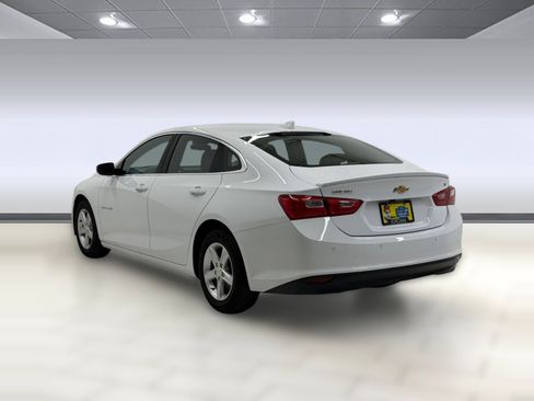Used 2024 Chevrolet Malibu LT FWD image 2