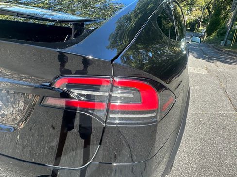 Used 2022 Tesla Model X image 19