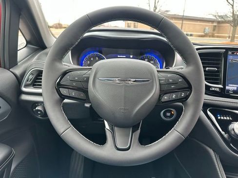 New 2026 Chrysler Pacifica Limited image 31