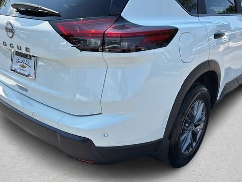 Used 2025 Nissan Rogue S FWD image 37