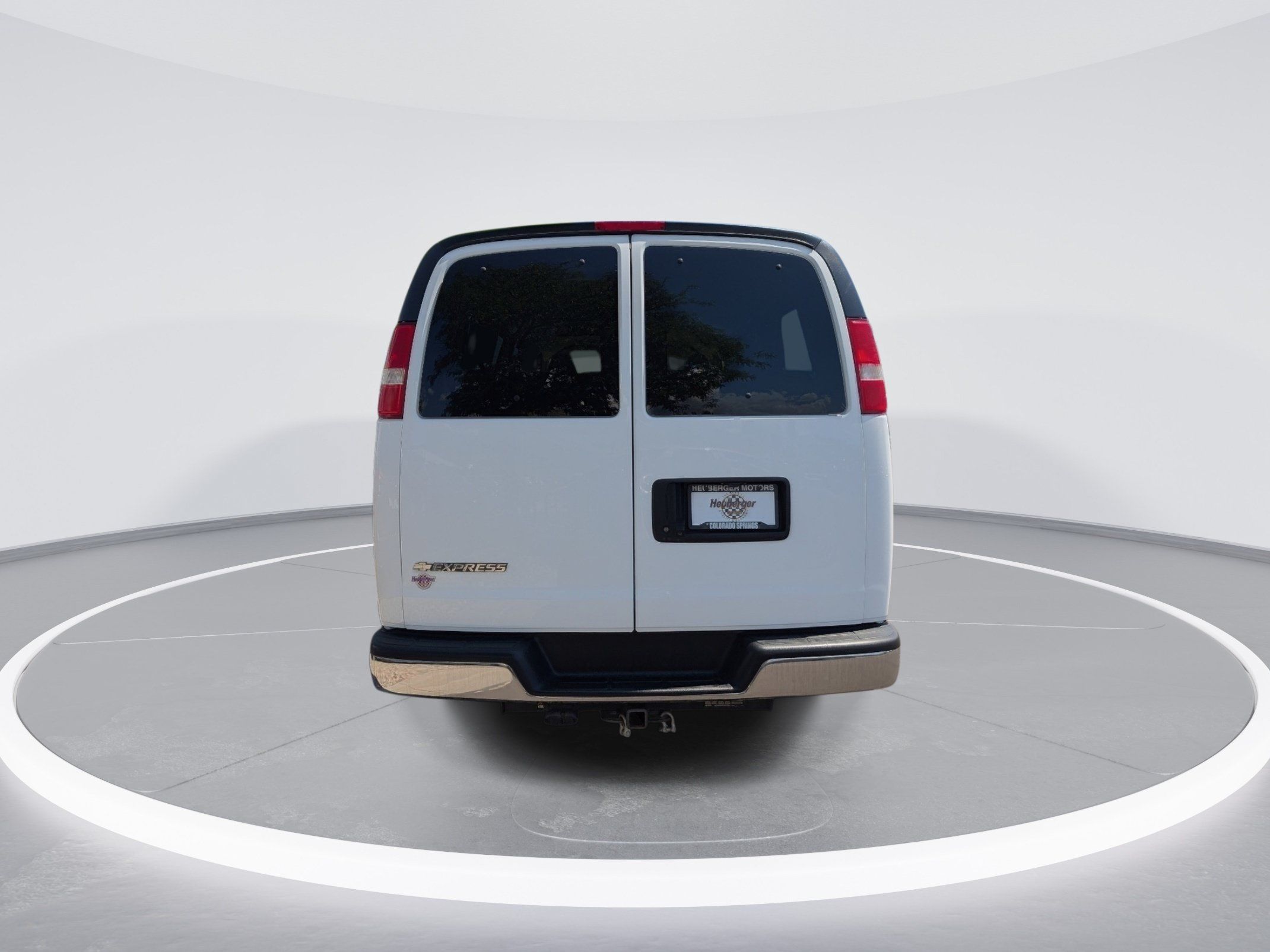 Used 2019 Chevrolet Express 2500 LT w/ LT Preferred Equipment Group RWD image 6