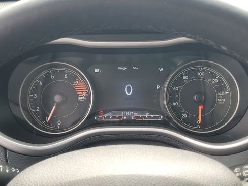 Used 2018 Jeep Cherokee Trailhawk w/ Comfort/Convenience Group AWD/4WD image 16