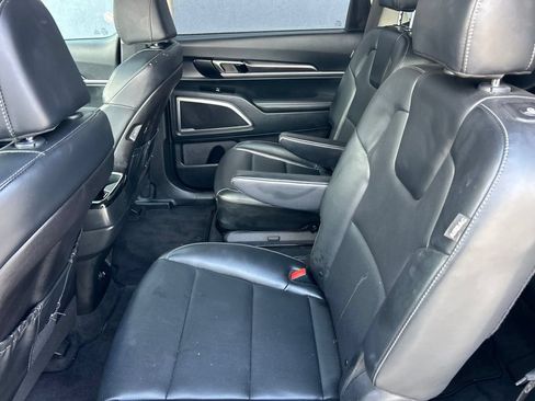 Used 2025 Kia Telluride S FWD image 13