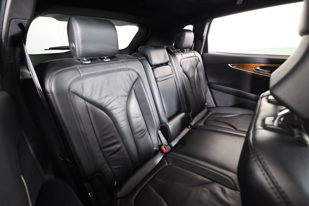 Used 2016 Lincoln MKX Reserve w/ Climate Package FWD image 21