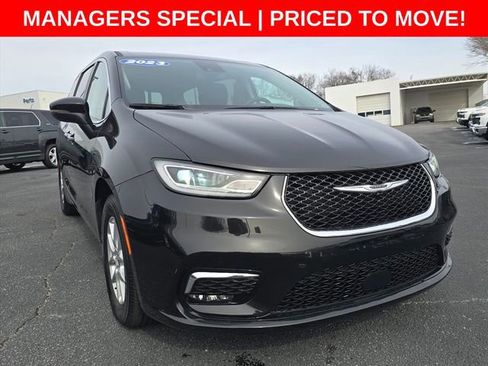 Used 2023 Chrysler Pacifica Touring-L image 12