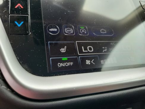 Used 2025 Subaru Outback Premium AWD/4WD image 13