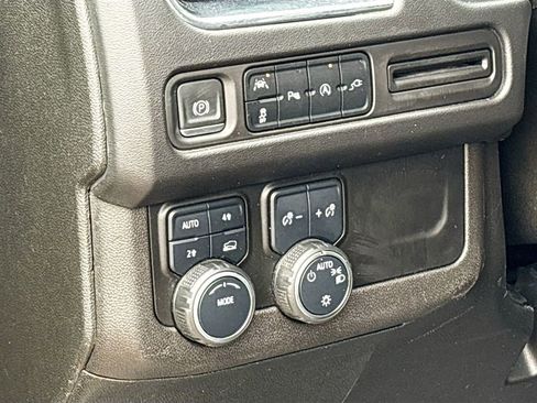 Used 2022 Chevrolet Suburban LT image 10