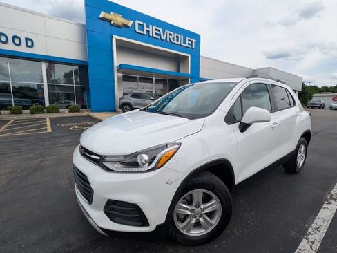 Used 2022 Chevrolet Trax LT w/ LT Convenience Package AWD/4WD image 28