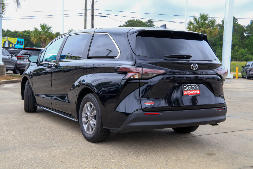 Used 2026 Toyota Sienna LE FWD image 25