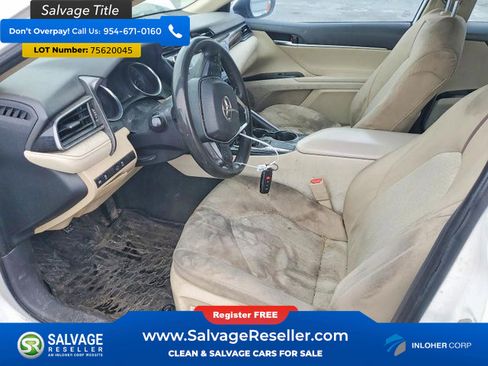 Used 2019 Toyota Camry LE w/ Convenience Package FWD image 9