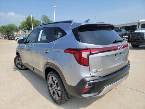Used 2024 Kia Seltos S AWD/4WD image 5