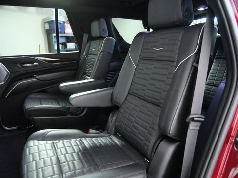 Used 2021 Cadillac Escalade Sport Platinum w/ LPO, ONYX Package AWD/4WD image 15