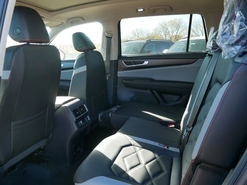 New 2026 Volkswagen Atlas Peak Edition image 6