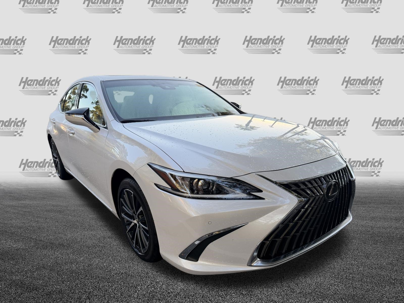 Used 2025 Lexus ES 350 w/ Premium Package FWD image 2