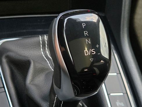 Used 2025 Volkswagen Taos SEL AWD/4WD image 37
