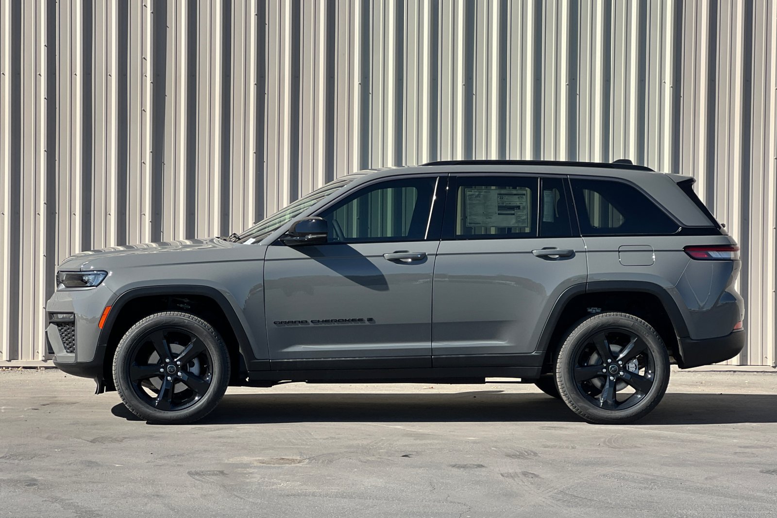 New 2027 Jeep Grand Cherokee Limited AWD/4WD image 13