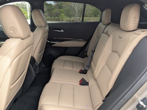 Used 2024 Cadillac XT4 Premium Luxury image 19