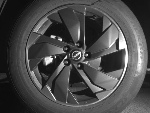 Used 2025 Nissan Rogue SV FWD image 12