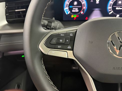 New 2025 Volkswagen Tiguan SE image 13