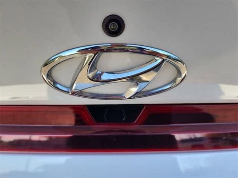 Used 2022 Hyundai Elantra SEL w/ Cargo Package image 10