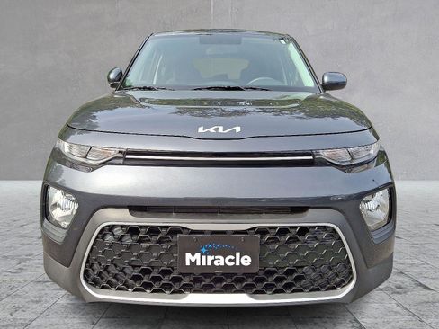 Used 2022 Kia Soul LX image 2