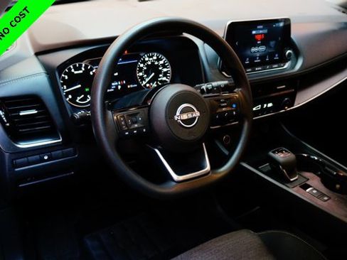 Used 2022 Nissan Rogue SV image 9