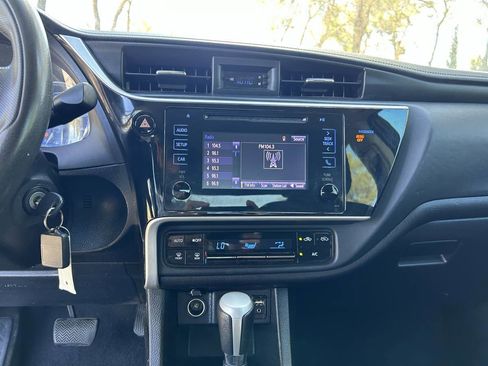 Used 2018 Toyota Corolla LE image 13