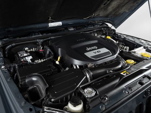 Used 2018 Jeep Wrangler Unlimited Sahara image 39