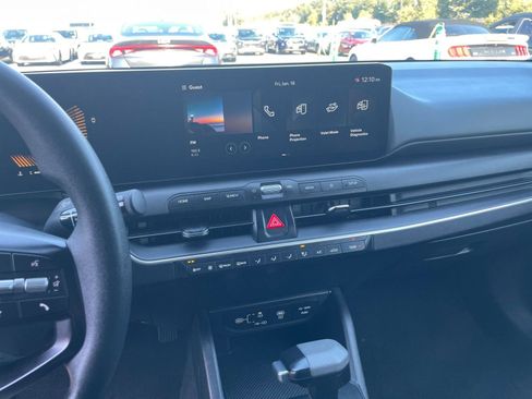 Used 2025 Kia K4 LXS image 17