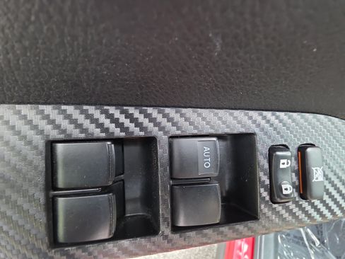 Used 2013 Toyota RAV4 XLE AWD/4WD image 27