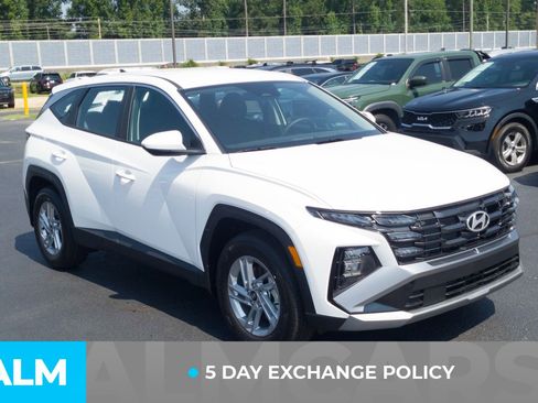 Certified 2025 Hyundai Tucson SE image 4