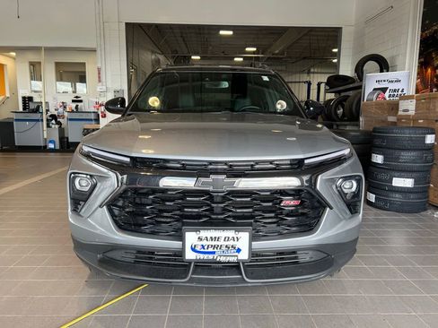 Used 2024 Chevrolet TrailBlazer RS w/ Convenience Package AWD/4WD image 2