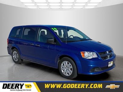 Used 2019 Dodge Grand Caravan SE w/ UConnect Hands-Free Group