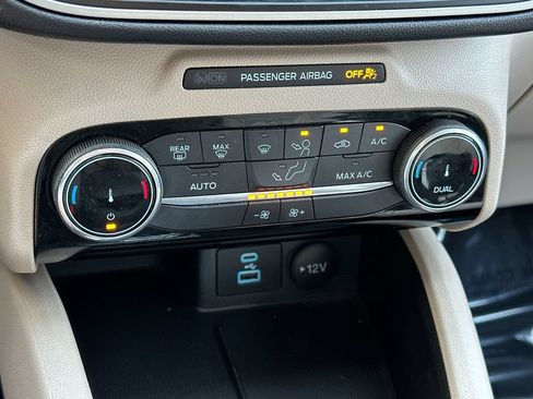 Used 2022 Ford Escape SE w/ Convenience Package FWD image 19