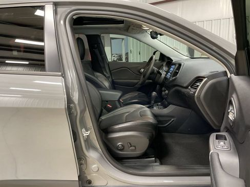 Used 2022 Jeep Cherokee Latitude Lux w/ Sun & Sound Group AWD/4WD image 27