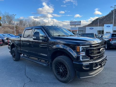 Certified 2022 Ford F250 Lariat w/ Black Appearance Package image 3