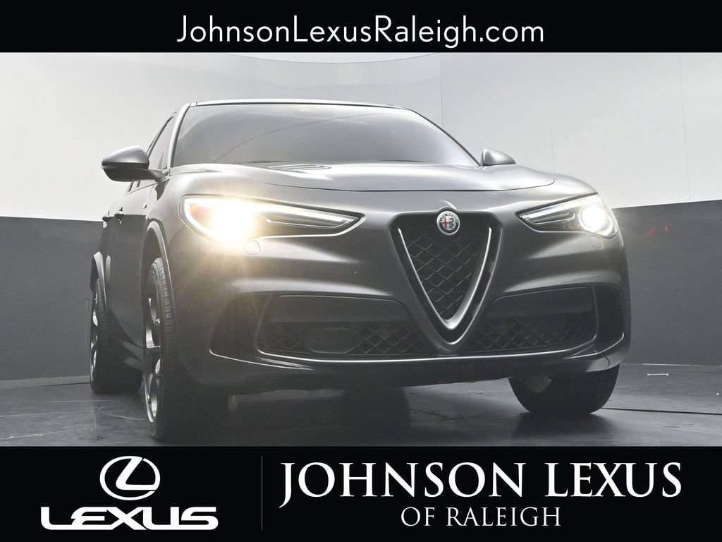Used 2018 Alfa Romeo Stelvio Quadrifoglio w/ Driver Assist Dynamic Package AWD/4WD image 17