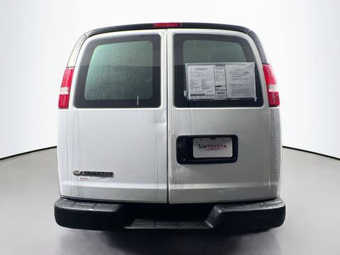 Used 2017 Chevrolet Express 3500 Extended image 5