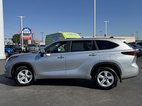 Used 2023 Toyota Highlander L image 16
